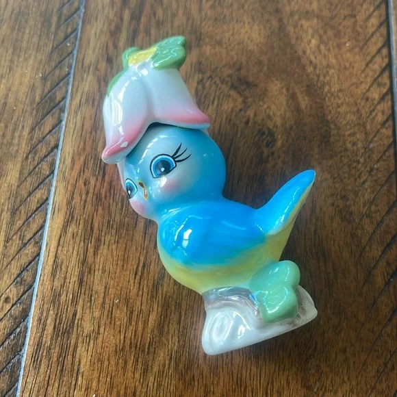 Vintage 1960’s Anthropomorphic Blue Bird Salt and Pepper Shakers with Tulip Hats - Picture 9 of 17